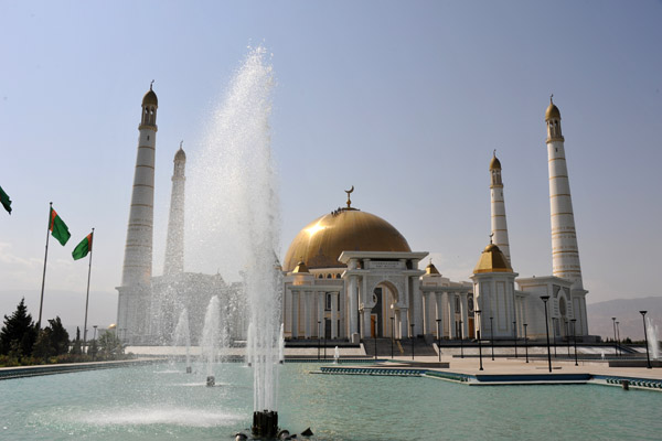 Fountains in front of the Turkmenbashy Ruhy Metjidi