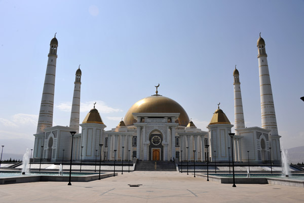 The guards annoying prevented me, the only visitor, from circling around to the other side of the mosque for better lighting