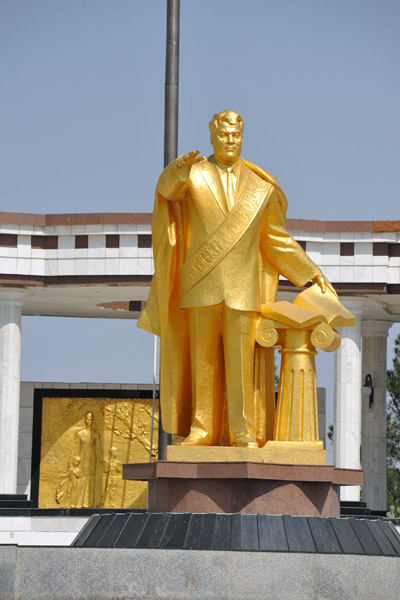 Golden statue of President Niyazov