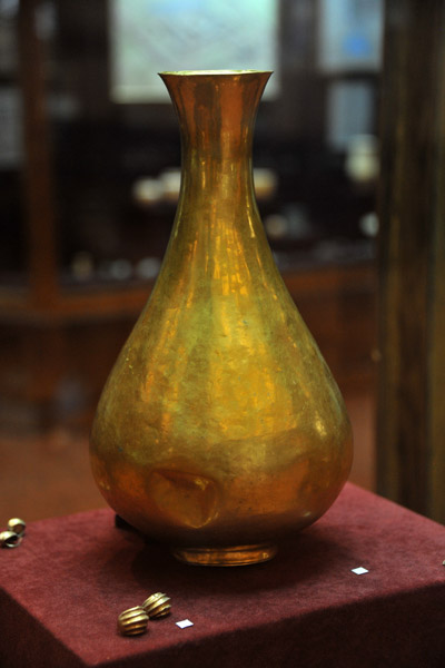 Gold vase, 3000-2000 BC