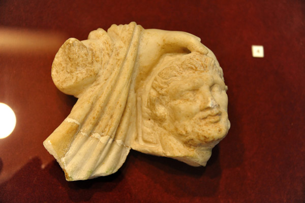 Statuette fragment, Parthian (3rd C. BC - 3rd C. AD)