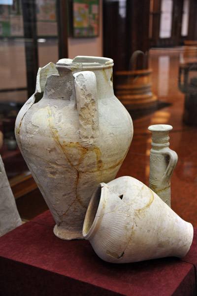 Ceramic vessels found at Merv