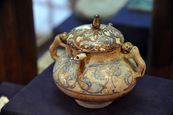 Ceramic pot with lid, Turkmenistan National Museum