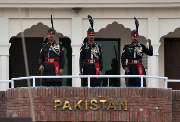 The Pakistani Rangers make much better use of their gate than the BSF