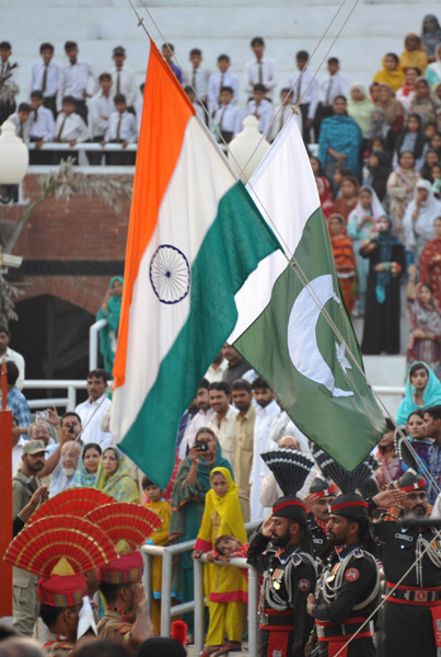 Flags of India and Pakistan - Wagah flag lowering ceremony
