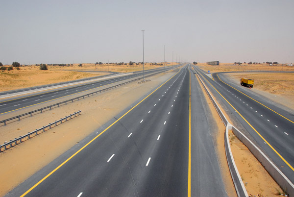 Highway through the desert, Sharjah