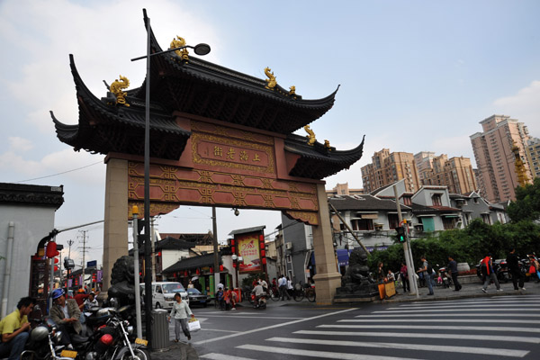 Gate to Shanghai's Old Town - Fang Bang Zhong Lu