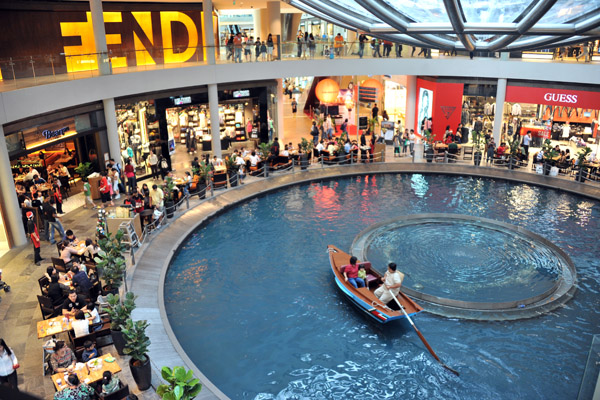 Gondola canal, Shoppes at Marina Bay Sands