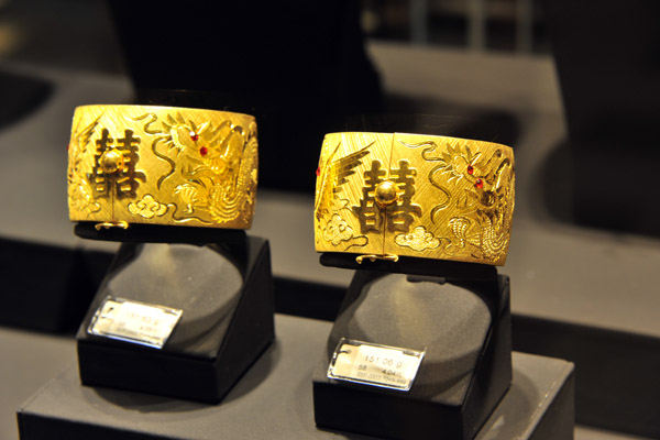 Chinese gold, Shoppes at Marina Bay Sands