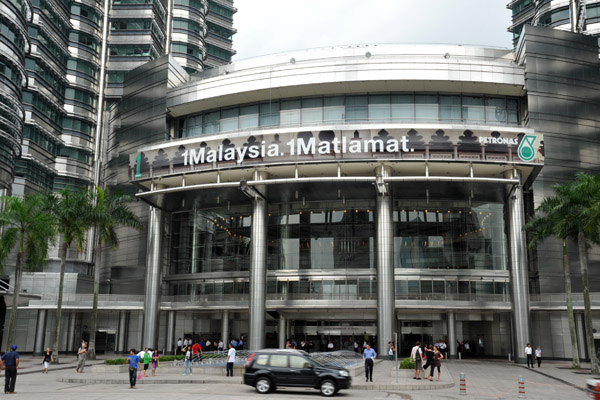 Petronas Towers - 1Malaysia. 1Matlamat.