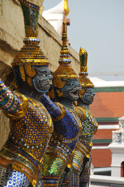 Figures on the Golden Chedi
