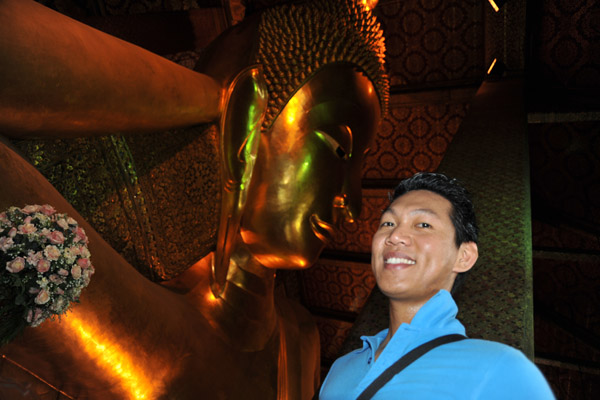 Dennis and the Reclining Buddha, Wat Pho