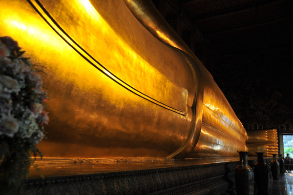Reclining Buddha of Wat Pho - 43m long