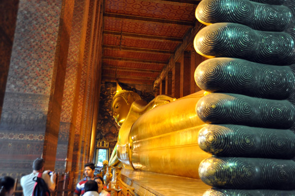 The Reclining Buddha of Wat Pho - 43m long
