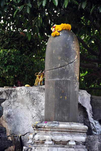 Phallic symbol (lingam), Wat Pho