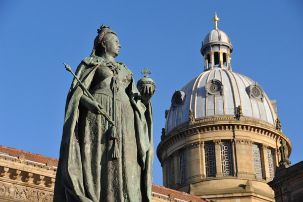 Victoria Square - the Queen and the Council House dome