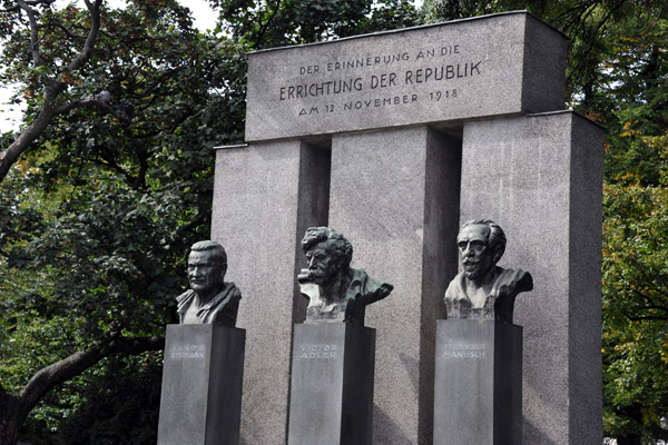 Der Erinnerung an die Errichtung der Republik, 12 Nov 1918 - Jakob Rebmann, Victor Adler, Ferdinand Hanusch 