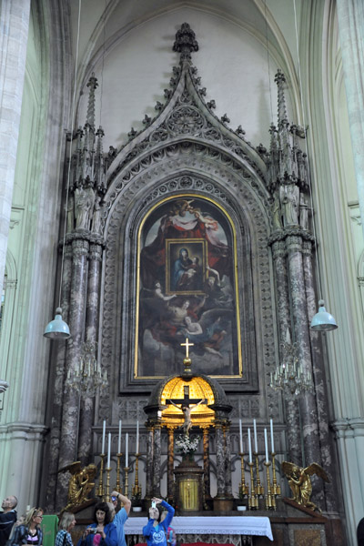 Main altar of the Minoritenkirche