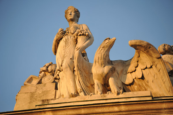 Roof sculpture of a woman and eagle, Festsaal Wing, Neue Burg