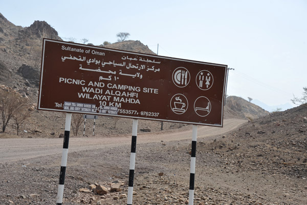 To get to Hatta Pools, you need a passport or UAE ID for the UAE checkpoint, but there are no Omani entry formalities