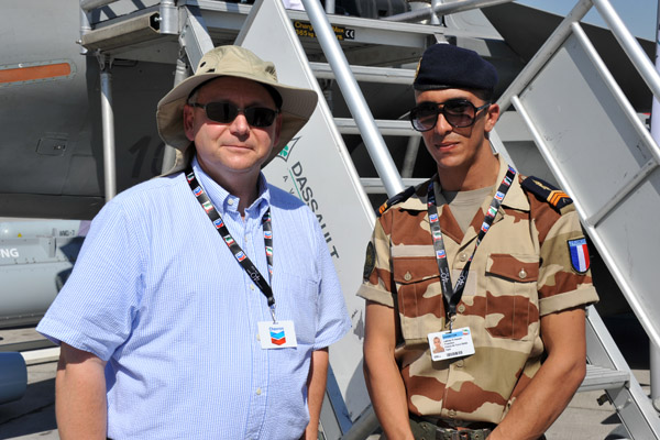 Dru Dunwoody with French Air Force soldier - Dubai Airshow 2011