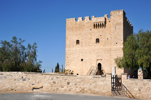 The current fortified tower was built by the Knights of the Order of St. John of Jerusalem (Hospitallers) in 1454