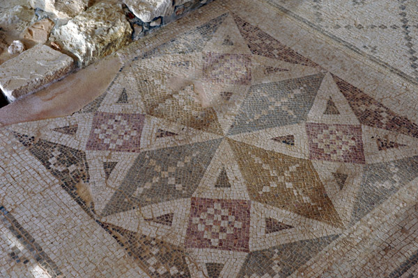 Kourion geometric mosaic - House of the Gladiators 