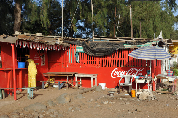 At the end of Route des Almadies are a number of little beach bars and restaurants