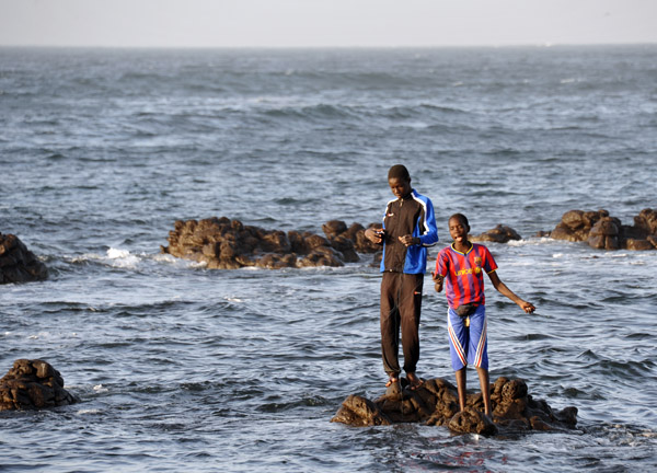 Fishing from a rock with just a line, Les Almadies, Cap-Verte