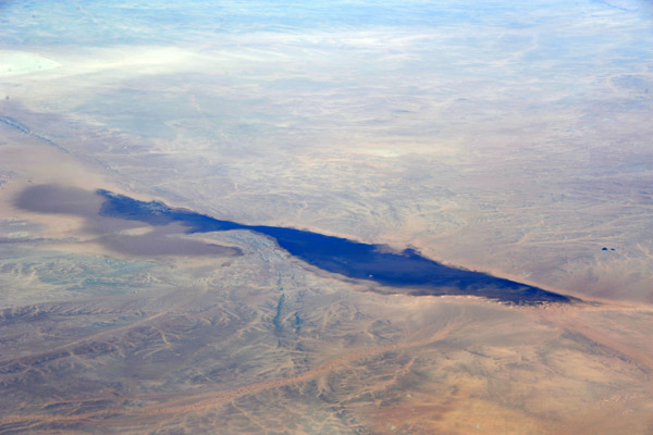 What looks like a seasonal lake in the desert of northern Mauritania (January - N25/W11))