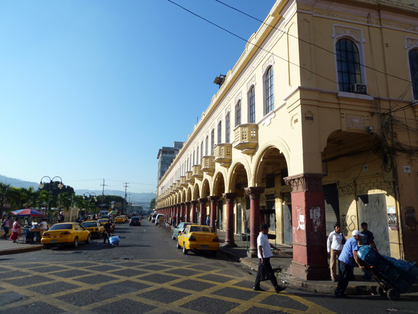 4a Av Sur along the west side of Parque Libertad