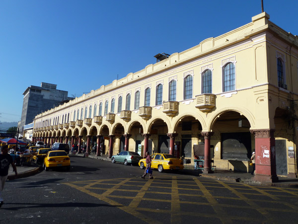 Arcade along Parque Libertad, San Salvador