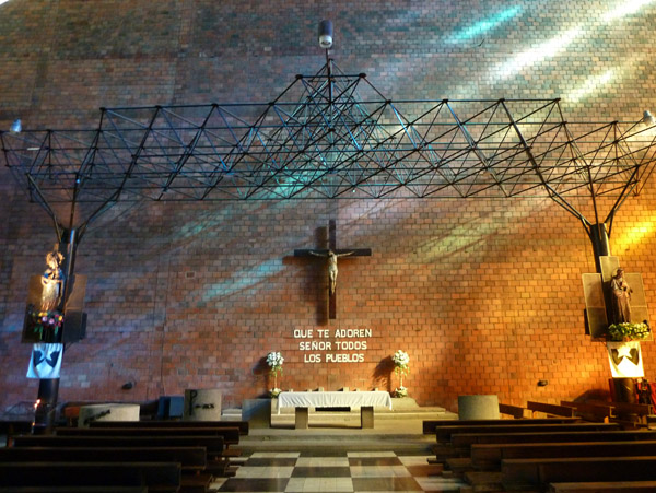Inside the modernistic Iglesia el Rosario