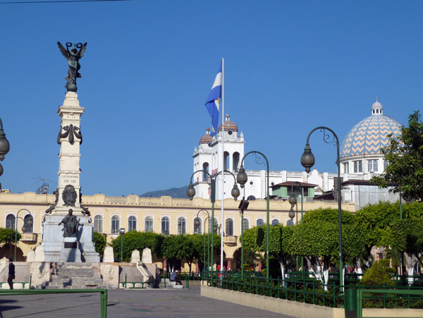 Parque Libertad with the Metropolitan Cathedral
