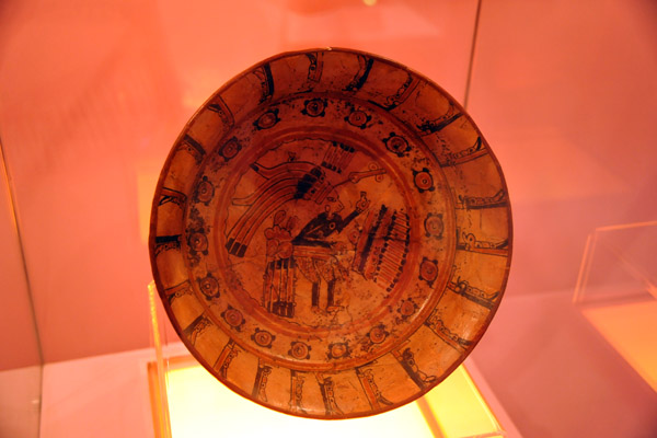Plate of the Campana San Andrés type decorated with anthropomorphic figure dressed in ceremonial manner, 250-900 AD