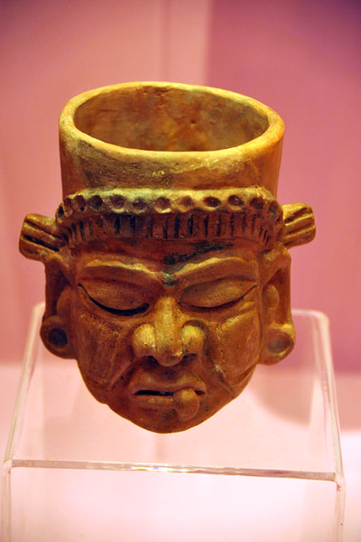Anthropomorphic vase with representation of a captive