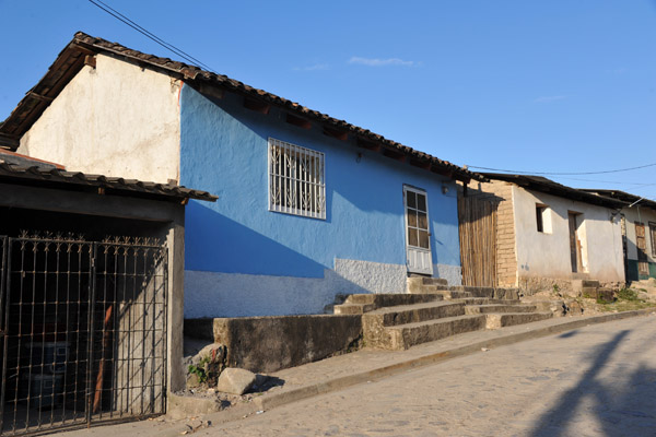 Calle Yaruga runs east-west through the upper town