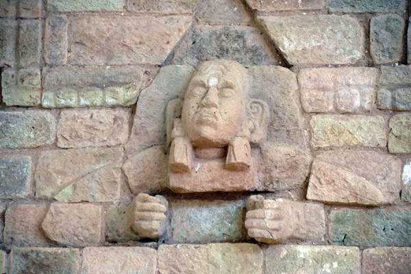 Central figure of the south façade of Structure 29