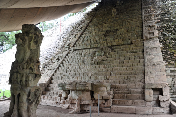 Stele M dedicated to the 15th Ruler, K'ak' Yipyaj Chan K'awiil, 756 AD