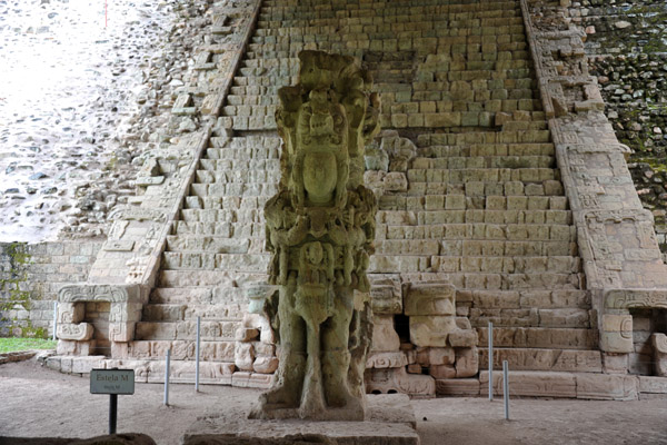 Stele M and the Hieroglyphic Stairway