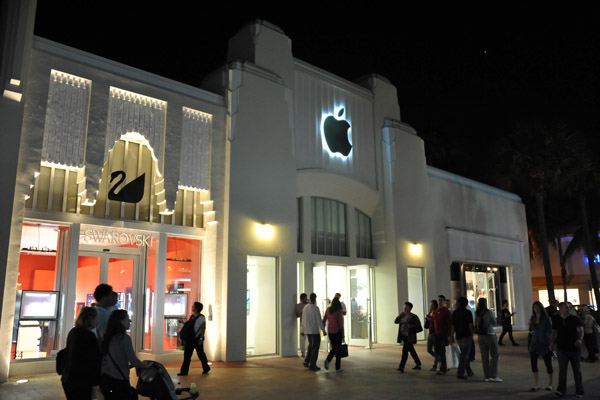 Apple Store In Lincoln Road Miami Beach Stock Photo - Download Image Now - Apple  Store, Big Tech, Brand Name - iStock