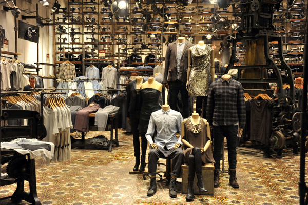 Lincoln Road shop with a giant collection of old sewing machines