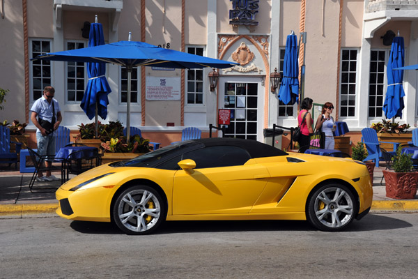 Yellow Lamborghini on Ocean Drive, Miami Beach