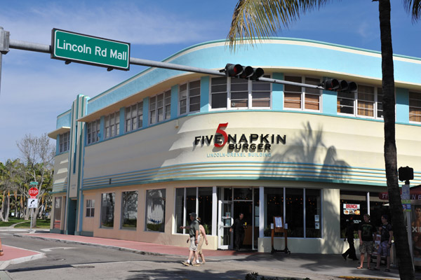 Lincoln Road Mall - South Beach's pedestrian zone between 16th and 17th Streets 
