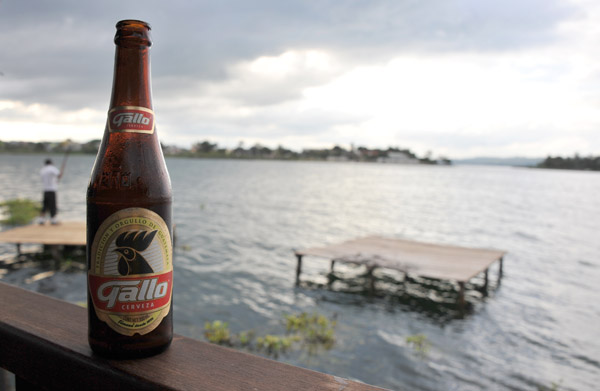 Gallo Beer, Grill Raices, Isla de Flores-Lago Peten Itza