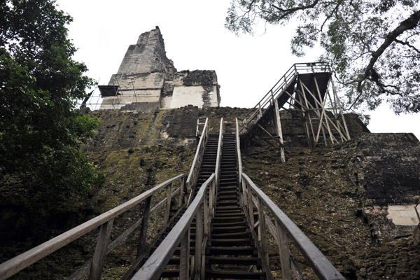 Acending 38m to the top of Templo II, Tikal