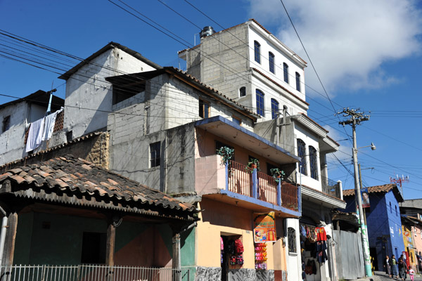 Chichicastenango is 37 km from Panajachel, 90 min by bus via Los Encuentros