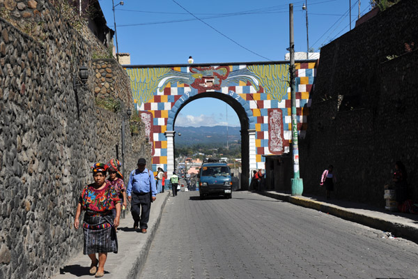 Arco Gucumatz dated 1932 over 5a as it leaves Chichicastenango to the north