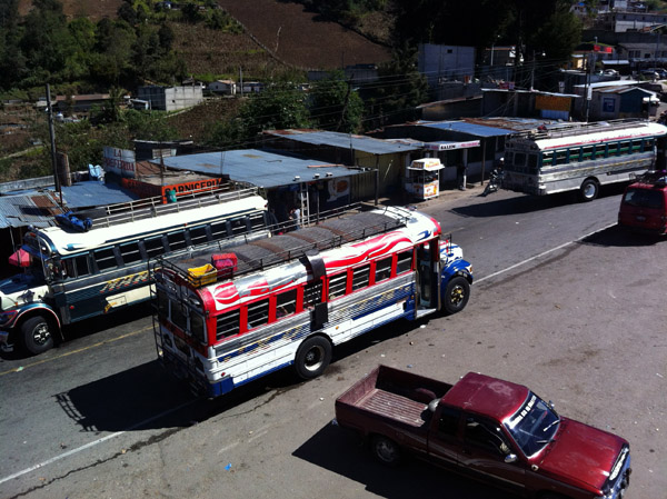 Lots of buses traveling the Panamericana stop at Los Encuentros