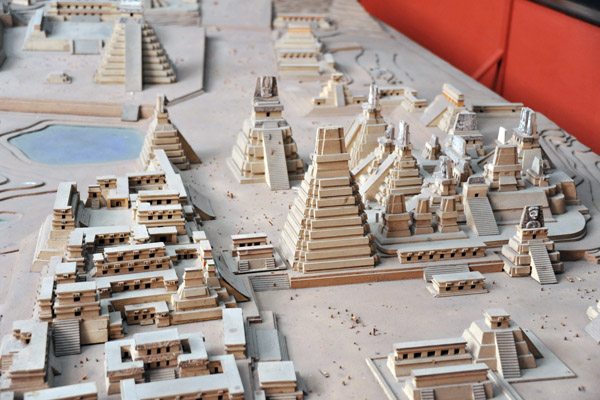 Model of central Tikal - Gran Plaza